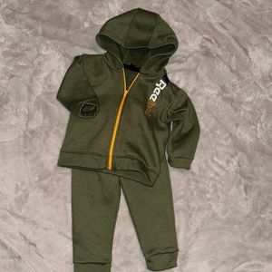 🌼 Reebok sweater and zip up hoodie outfit for a small boy 24 months.🌼